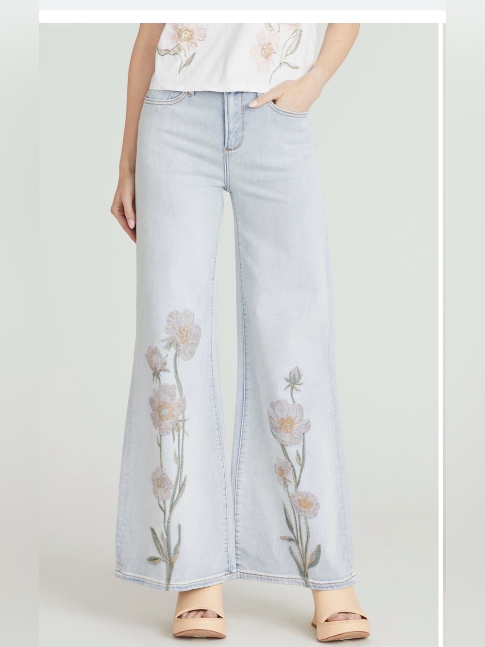 Free People Driftwood Penelope Wide Leg Embroidered Light Wash NWT 💕